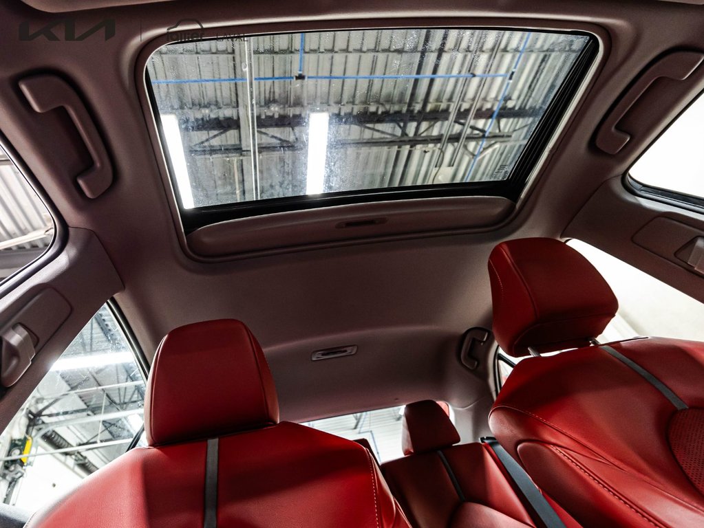 2023 Toyota Camry Hybrid XSE in Montréal, Quebec - 17 - w1024h768px