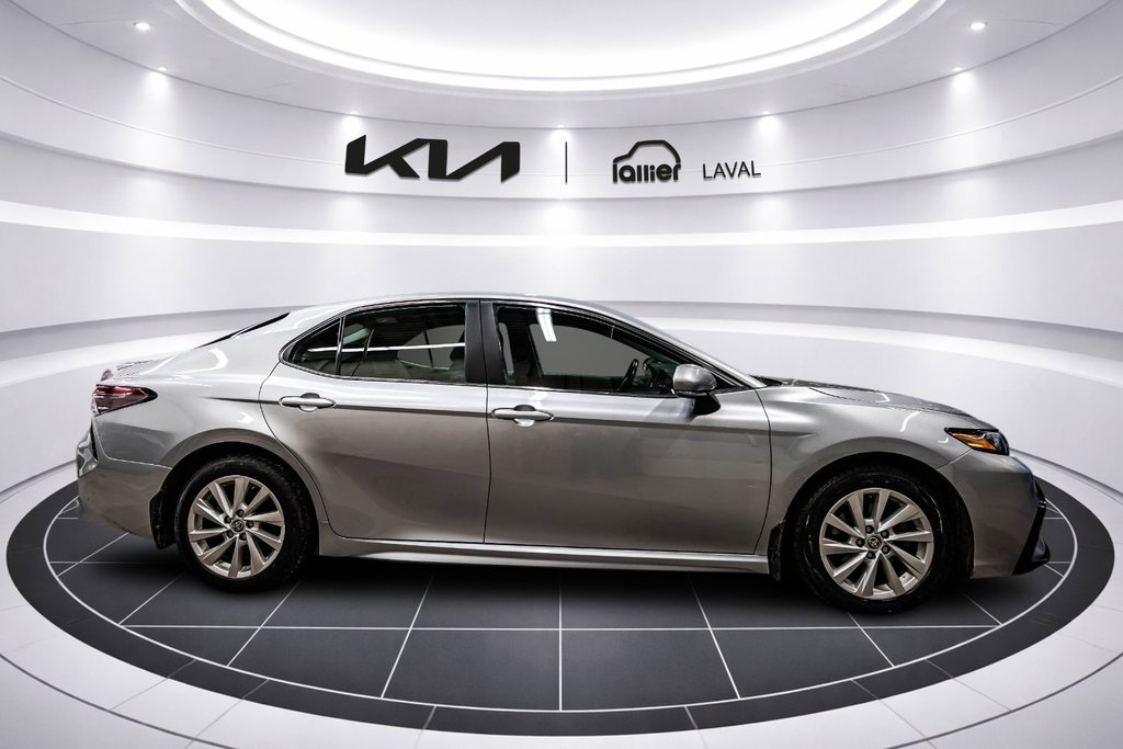 2023 Toyota Camry SE in Montréal, Quebec - 7 - w1024h768px