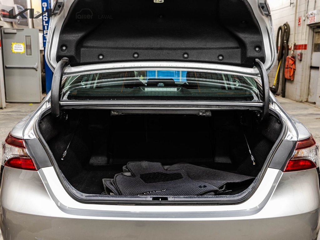 2023 Toyota Camry SE in Montréal, Quebec - 15 - w1024h768px