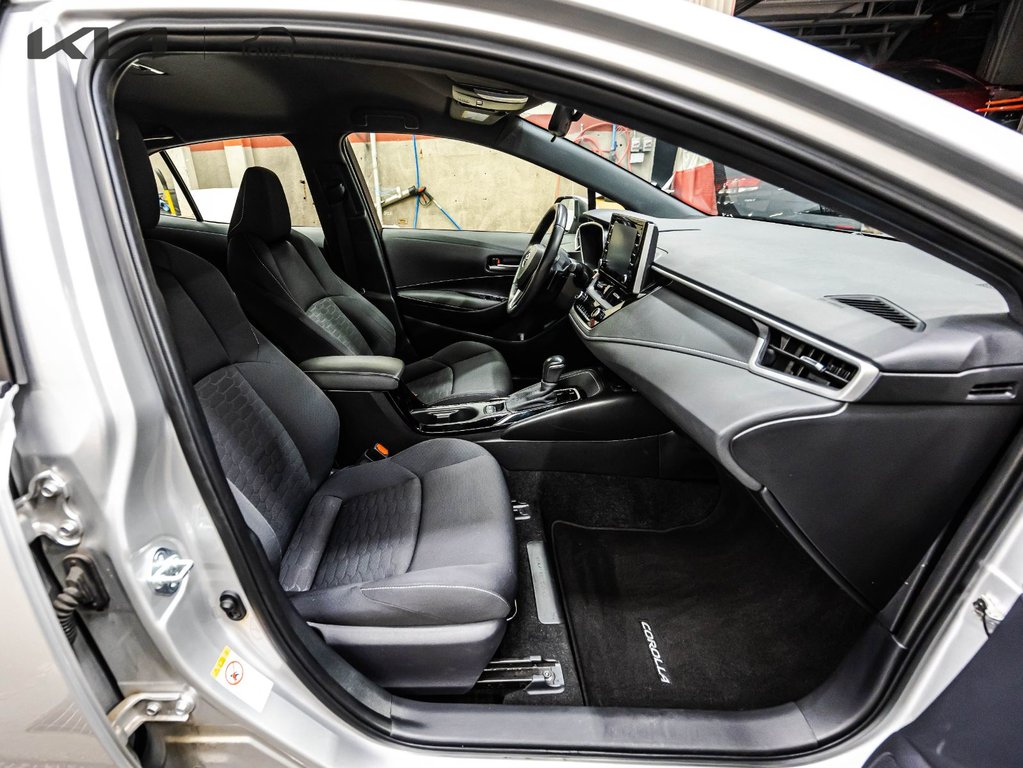 2019 Toyota Corolla Hatchback SE in Montréal, Quebec - 11 - w1024h768px