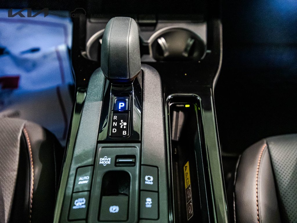 Toyota Prius Plug-In Hybrid XSE 2025 à , Québec - 25 - w1024h768px