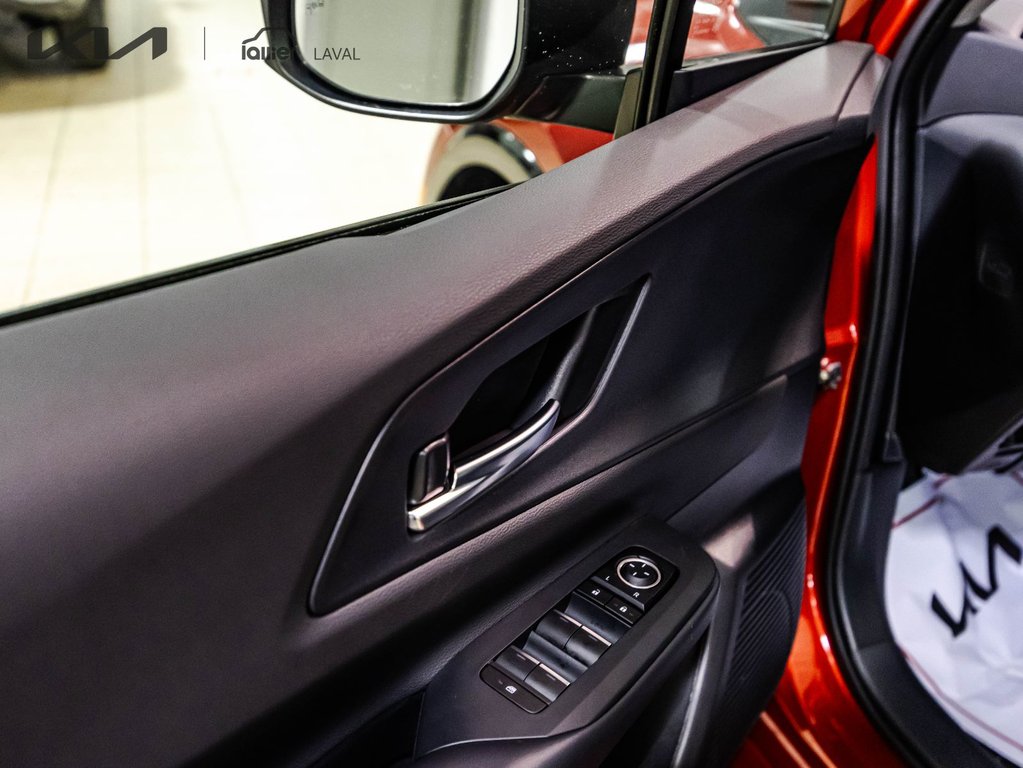 Toyota Prius Plug-In Hybrid XSE 2025 à , Québec - 11 - w1024h768px