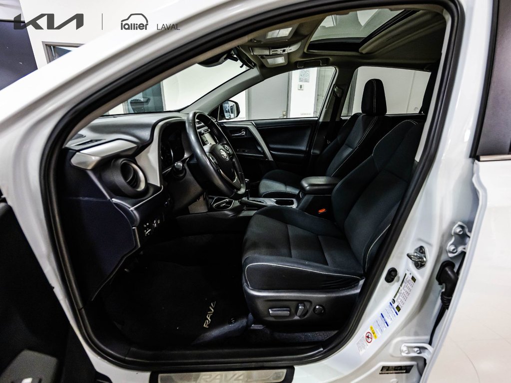 Toyota RAV4 XLE 2017 à , Québec - 12 - w1024h768px