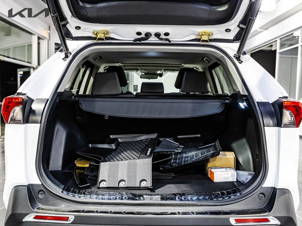 Toyota RAV4 XLE 2021 à , Québec - 16 - w1024h768px