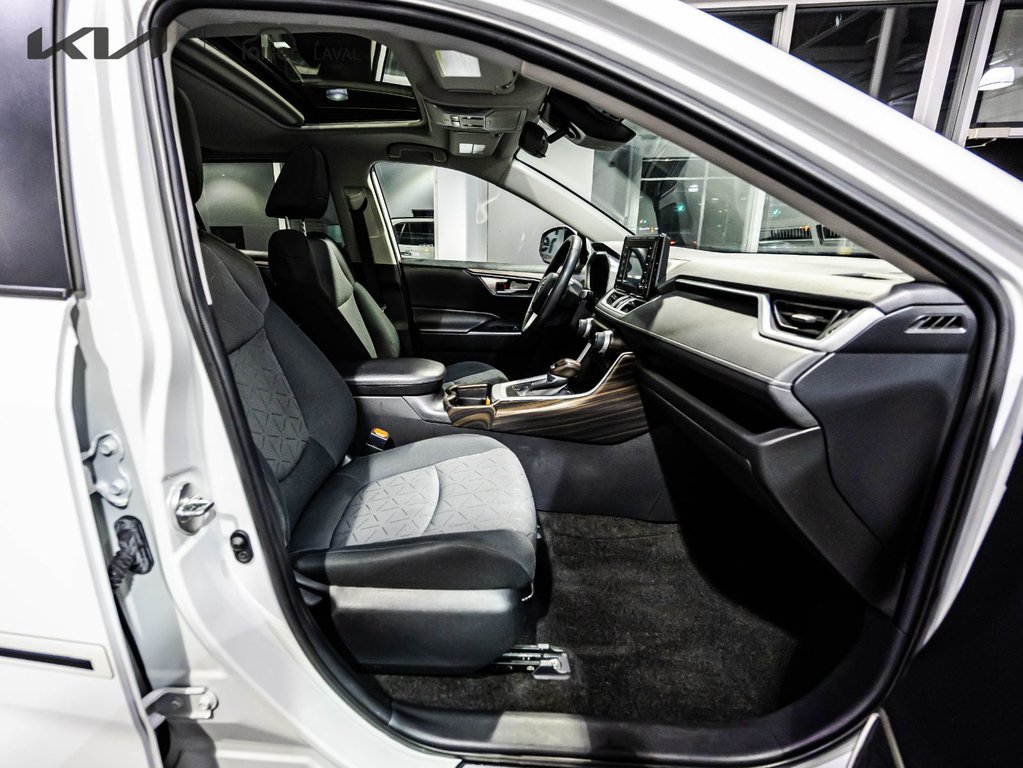 Toyota RAV4 XLE 2021 à , Québec - 18 - w1024h768px