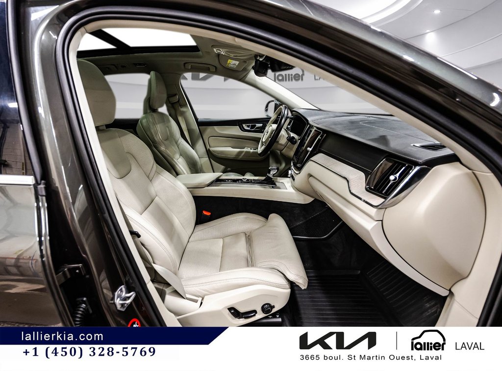 Volvo XC60 Inscription 2018 à Montréal, Québec - 16 - w1024h768px