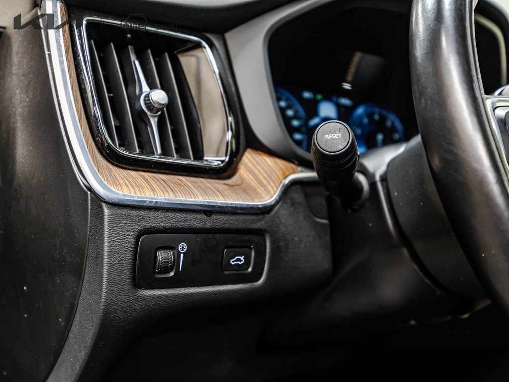 Volvo XC60 Momentum 2021 à Montréal, Québec - 22 - w1024h768px