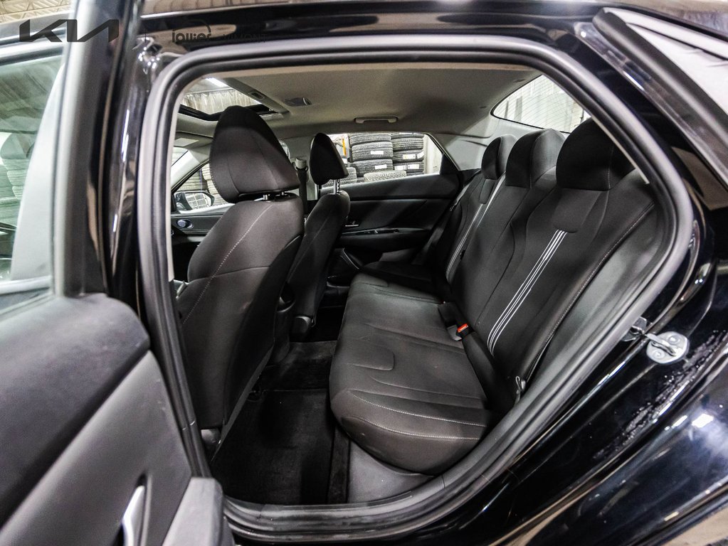 Hyundai Elantra Preferred 2023 à Montréal, Québec - 9 - w1024h768px