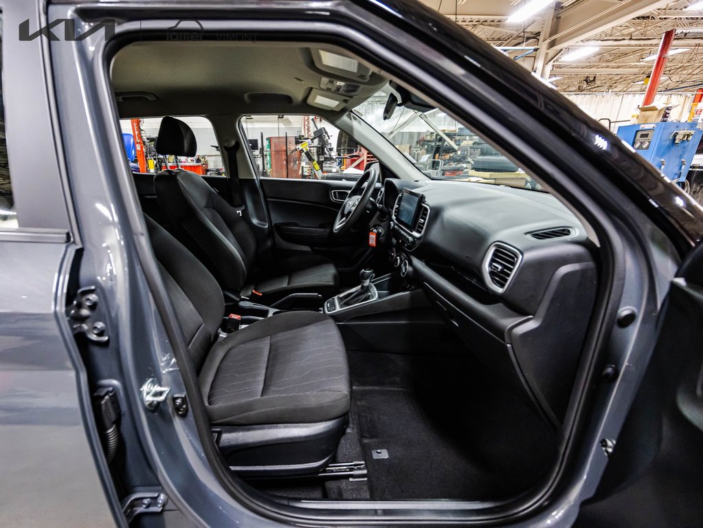 Hyundai Venue Essential 2024 à , Québec - 9 - w1024h768px