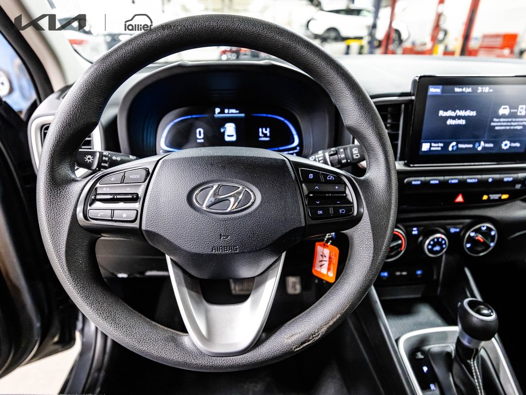 Hyundai Venue Essential 2024 à , Québec - 20 - w1024h768px