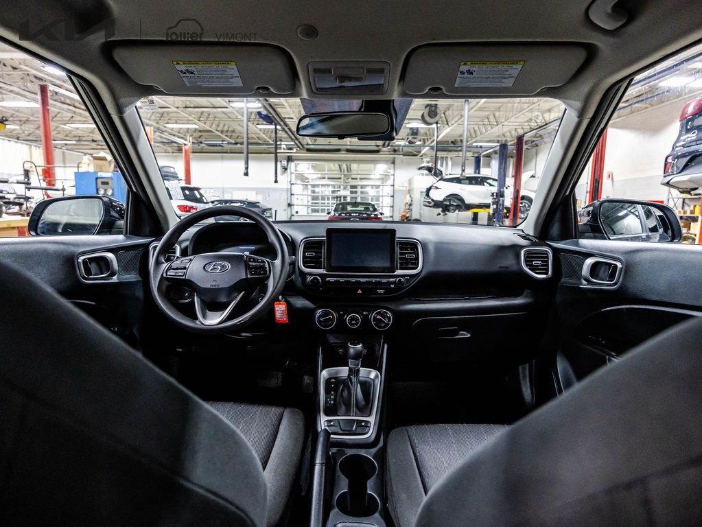 Hyundai Venue Essential 2024 à , Québec - 10 - w1024h768px