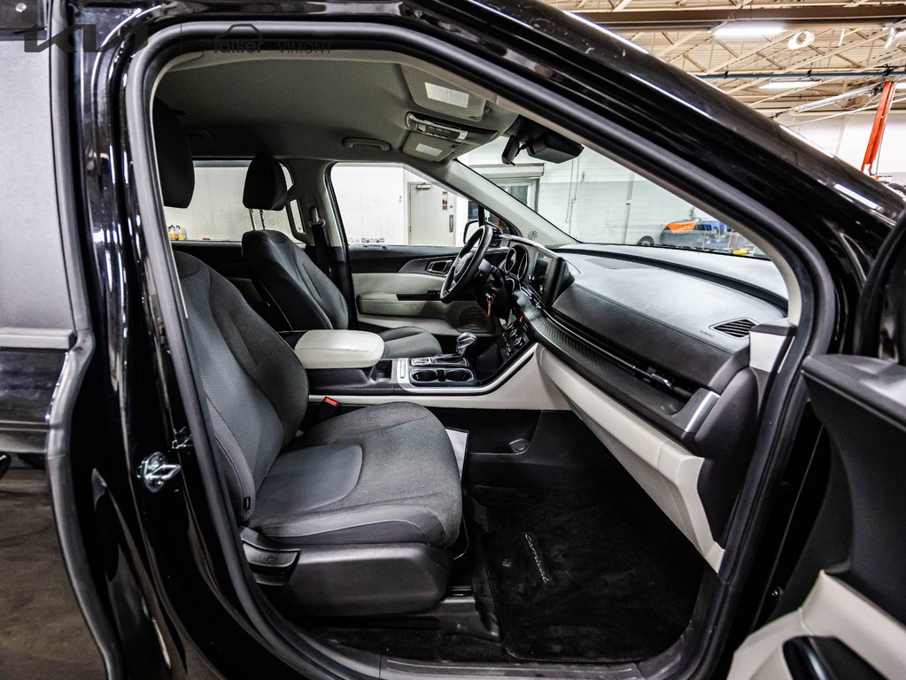 Kia Carnival LX 2023 à , Québec - 12 - w1024h768px