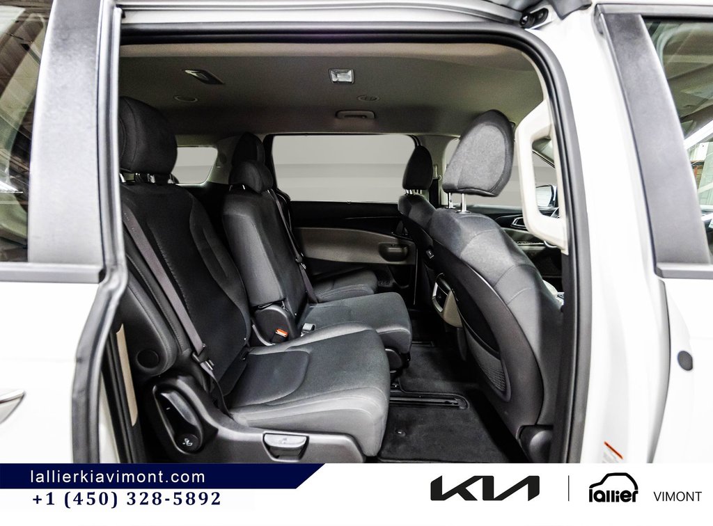 2025 Kia Carnival LX+ in Montréal, Quebec - 11 - w1024h768px