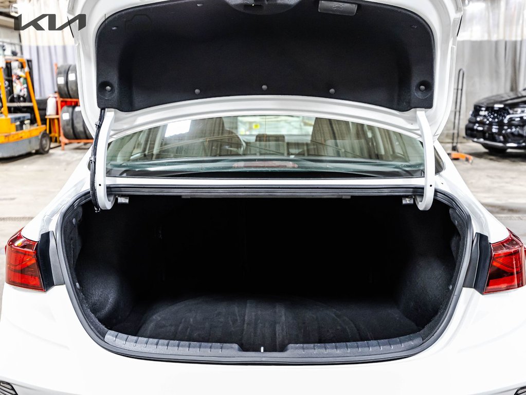 Kia Forte EX 2022 à Montréal, Québec - 24 - w1024h768px