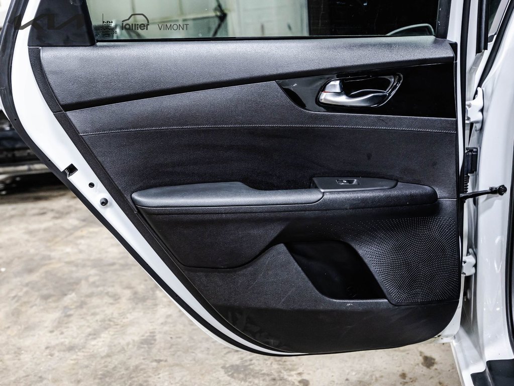 Kia Forte EX+ 2023 à Montréal, Québec - 12 - w1024h768px
