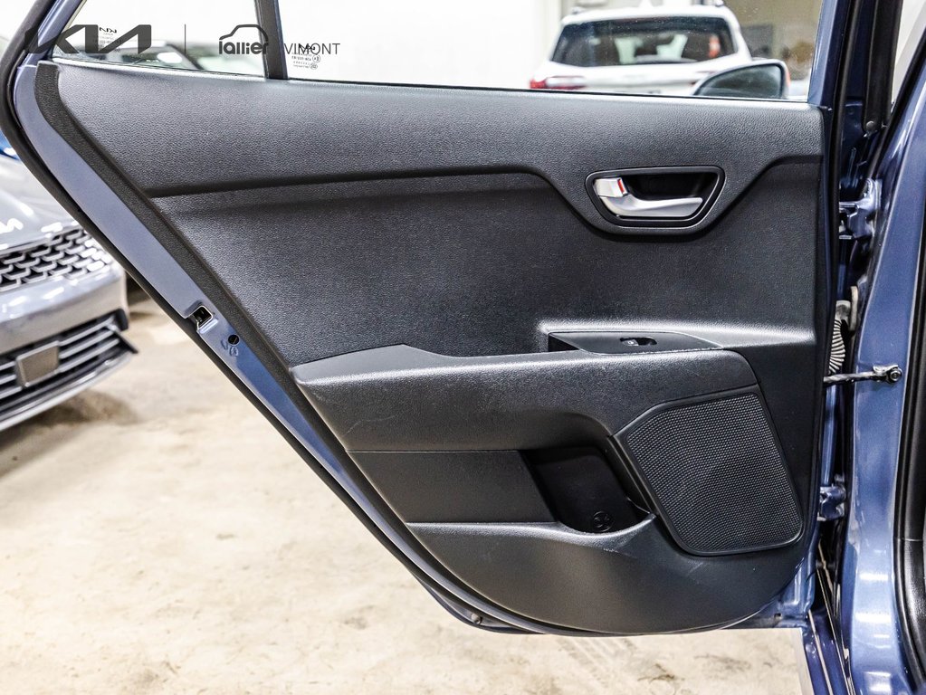 2023 Kia Rio 5-door LX+ in Montréal, Quebec - 12 - w1024h768px