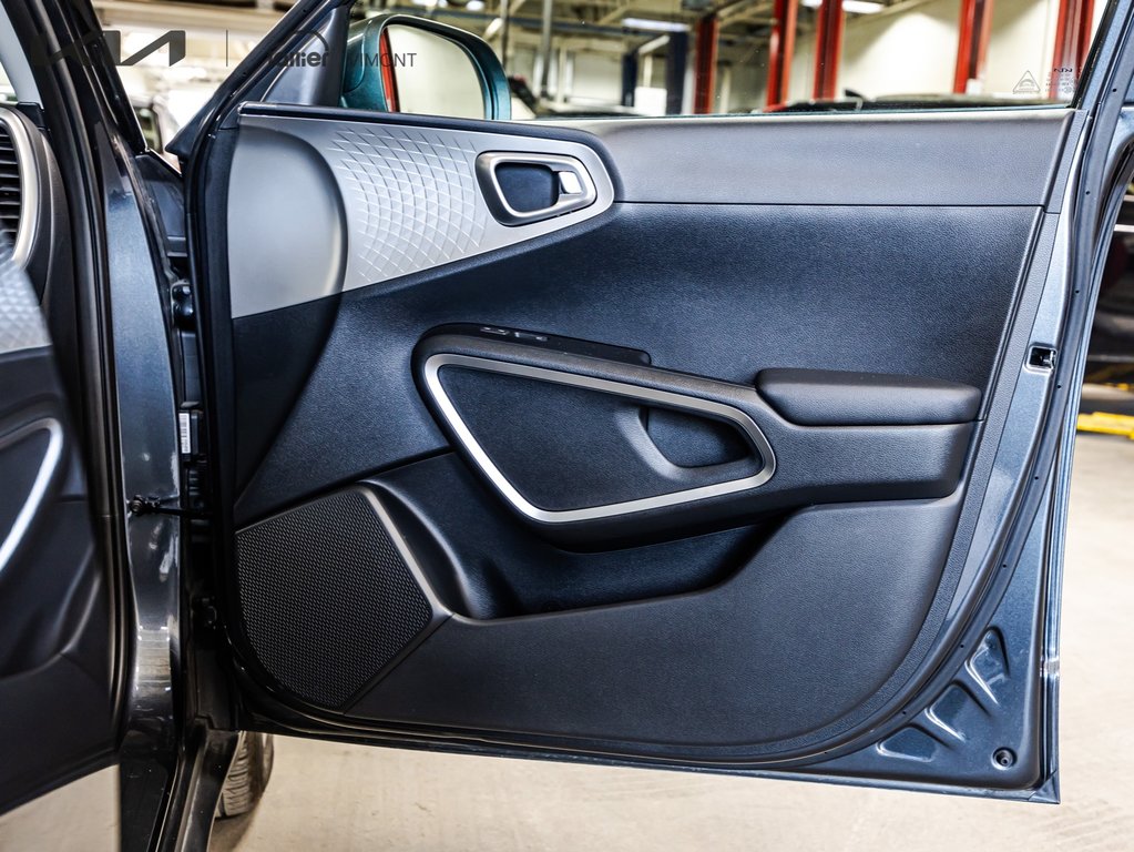 Kia Soul LX 2023 à , Québec - 16 - w1024h768px