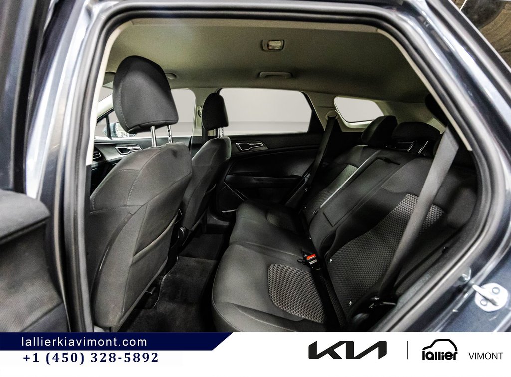 Kia Sportage LX 2023 à Montréal, Québec - 13 - w1024h768px