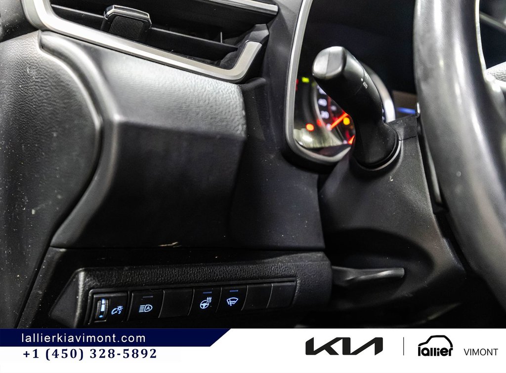 2022 Toyota Corolla Hatchback SE in Montréal, Quebec - 22 - w1024h768px