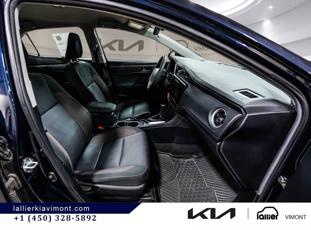 2018 Toyota Corolla LE in Montréal, Quebec - 9 - w1024h768px