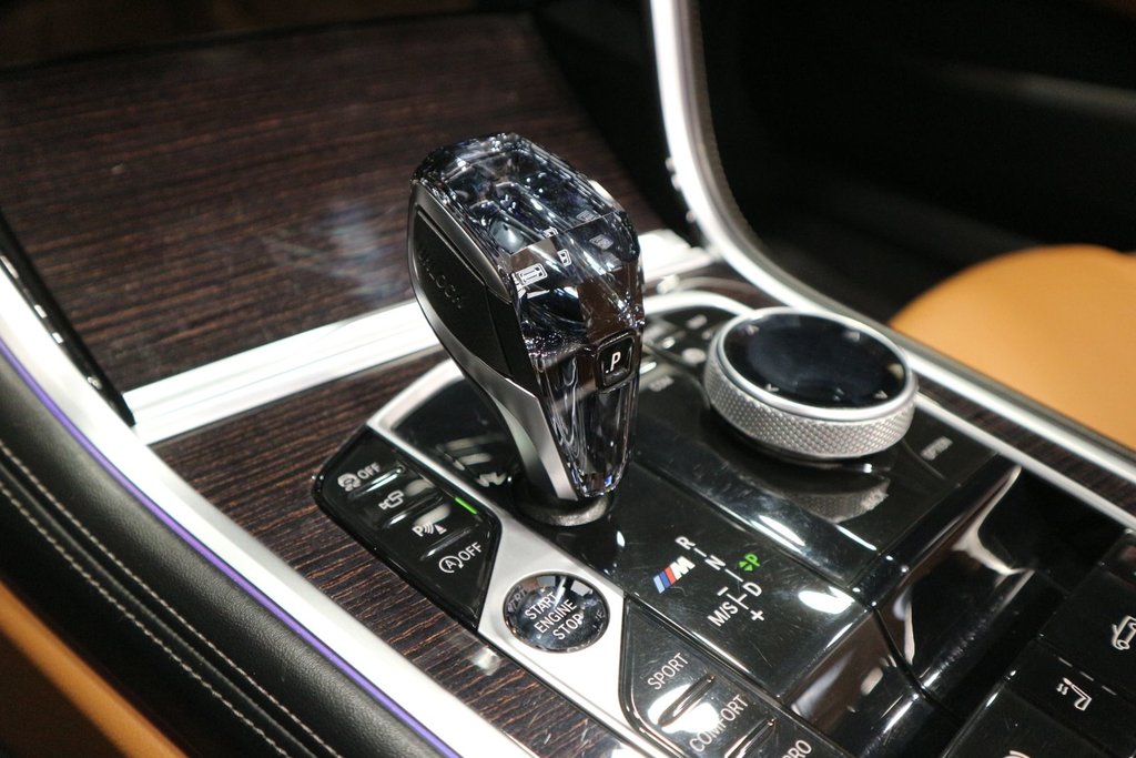 2022 BMW 8 Series M850i xDrive*CUIR* in Quebec, Quebec - 27 - w1024h768px