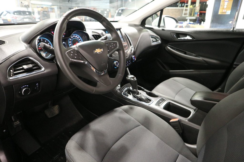 2017 Chevrolet Cruze LT*BLUETOOTH* in Quebec, Quebec - 12 - w1024h768px