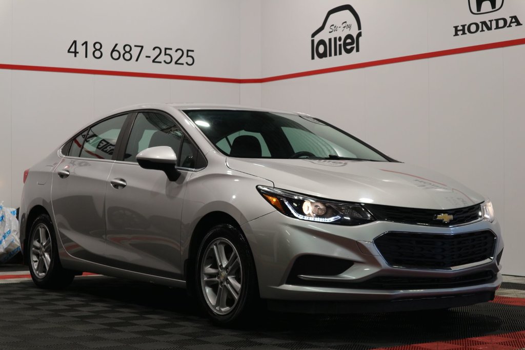 2017 Chevrolet Cruze LT*BLUETOOTH* in Quebec, Quebec - 1 - w1024h768px