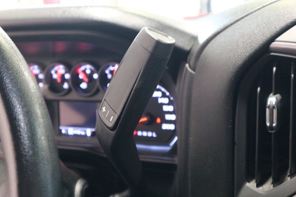 Chevrolet Silverado 1500 Custom*4X4* 2022 à Québec, Québec - 24 - w1024h768px