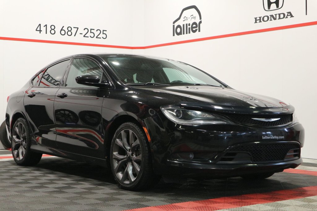 Chrysler 200 S*TOIT PANORAMIQUE* 2015 à Québec, Québec - 1 - w1024h768px