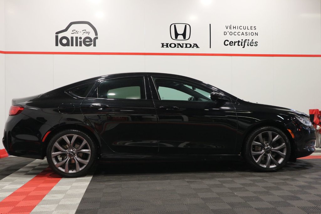 2015 Chrysler 200 S*TOIT PANORAMIQUE* in Quebec, Quebec - 10 - w1024h768px