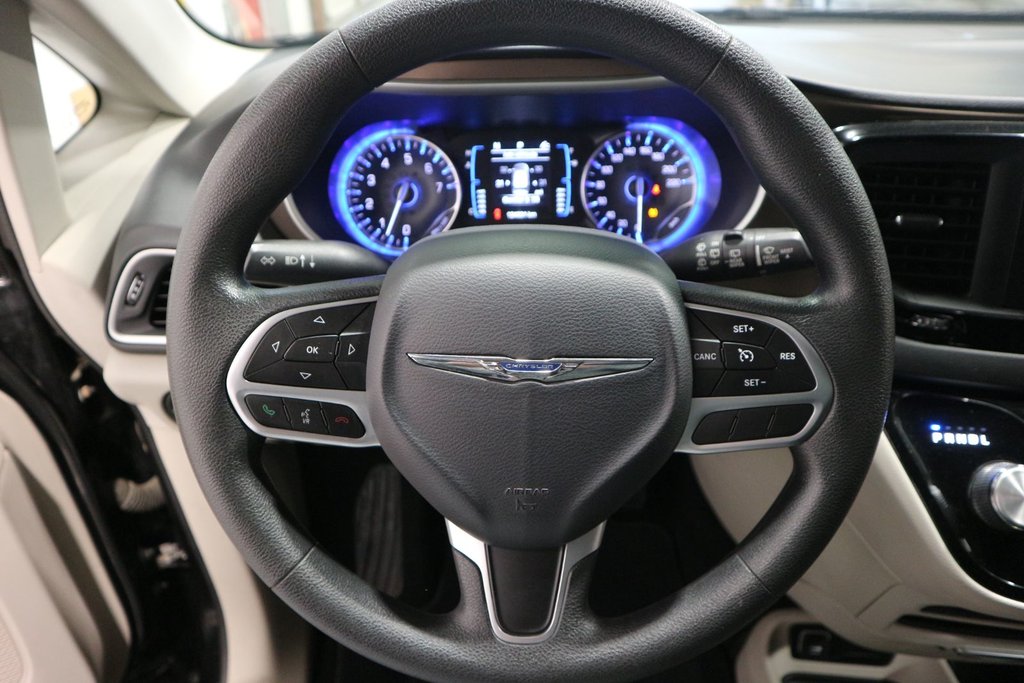 Chrysler Pacifica LX*7 PASSAGERS* 2017 à Quebec, Québec - 17 - w1024h768px