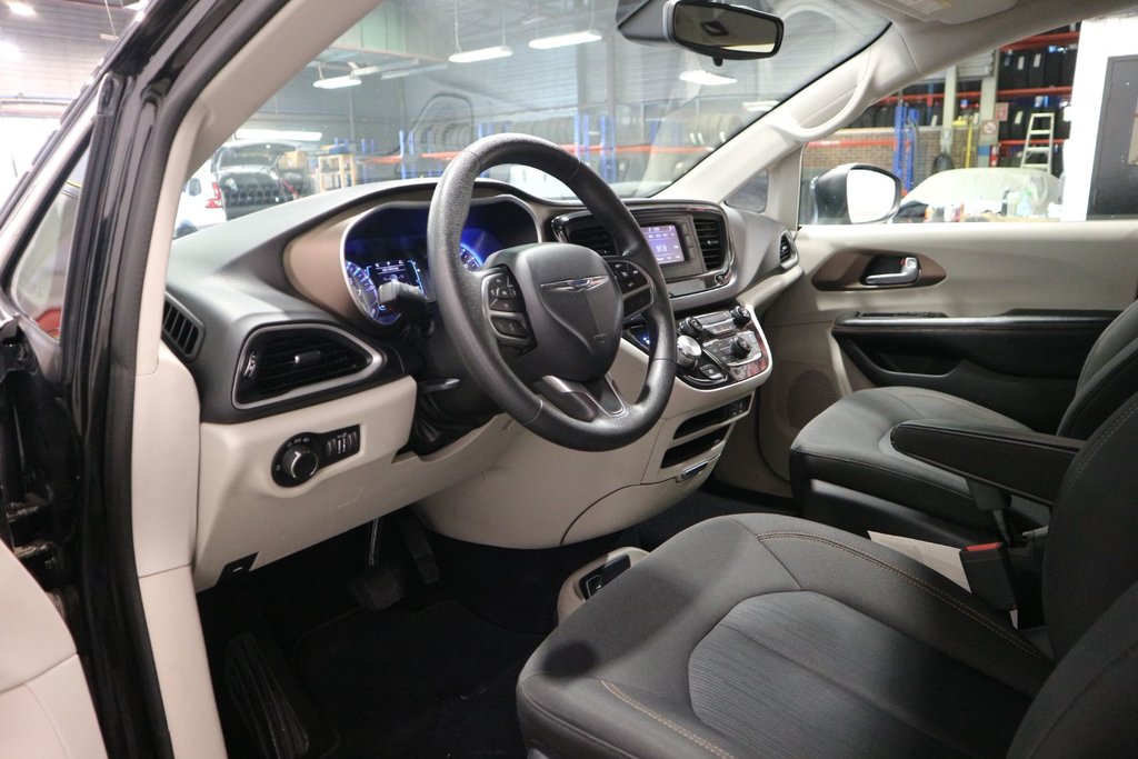 Chrysler Pacifica LX*7 PASSAGERS* 2017 à Quebec, Québec - 13 - w1024h768px