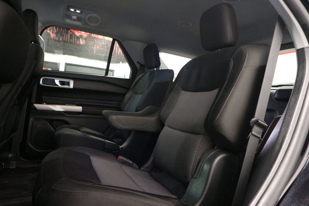 Ford Explorer XLT AWD*ATTACHE-REMORQUE* 2023 à Québec, Québec - 25 - w1024h768px