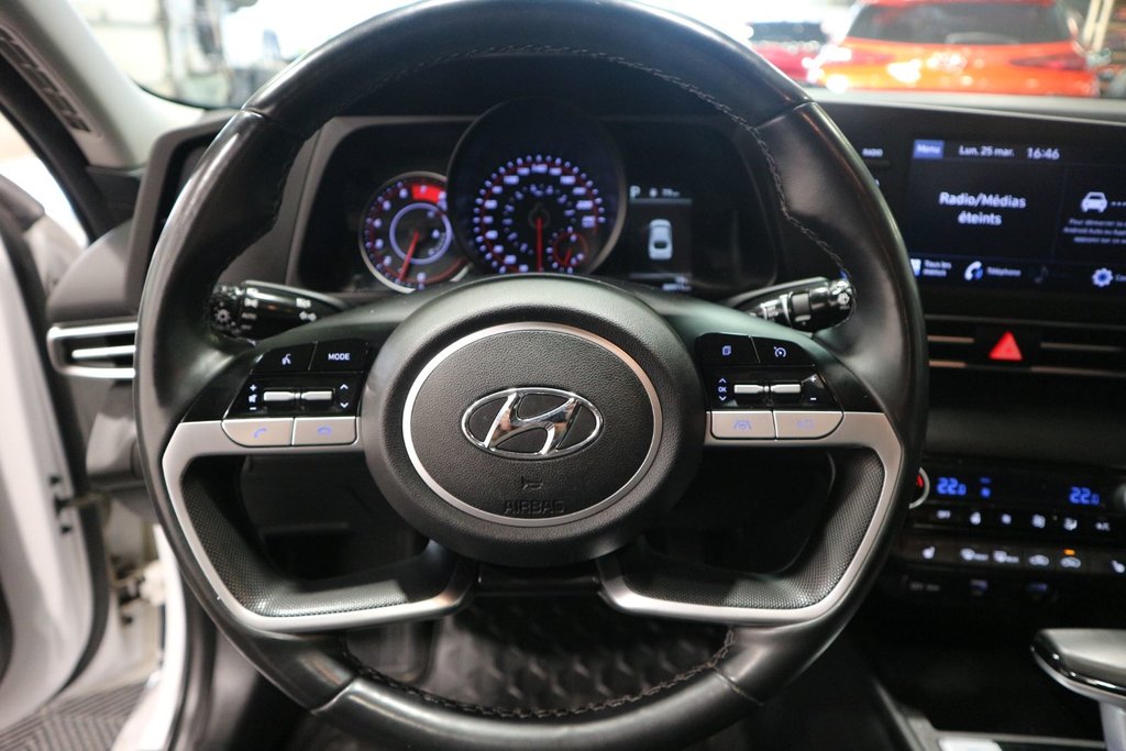 2022 Hyundai Elantra Preferred Tech*TOIT OUVRANT* in Quebec, Quebec - 17 - w1024h768px