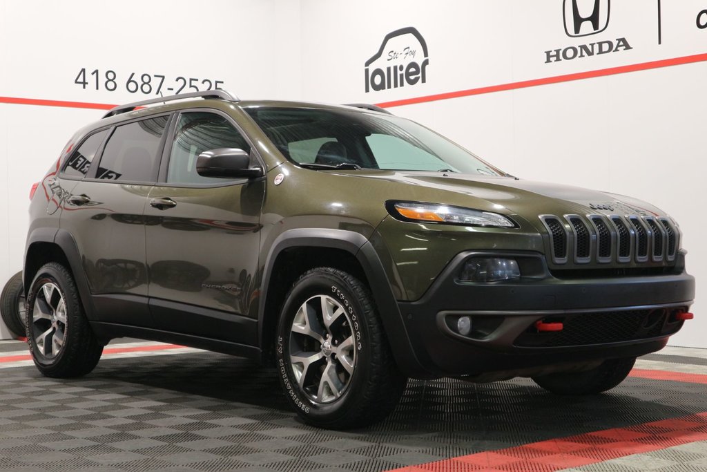 2015 Jeep Cherokee Trailhawk*TOIT PANORAMIQUE* in Quebec, Quebec - 1 - w1024h768px