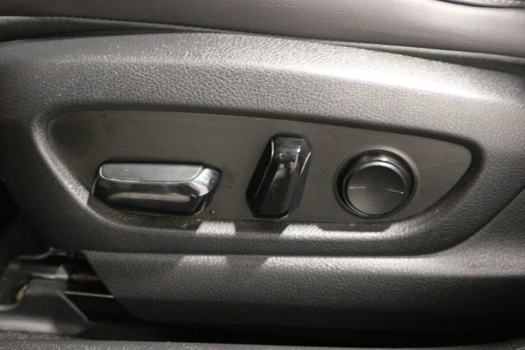 Lexus UX 250h*TOIT PANORAMIQUE* 2019 à Quebec, Québec - 14 - w1024h768px