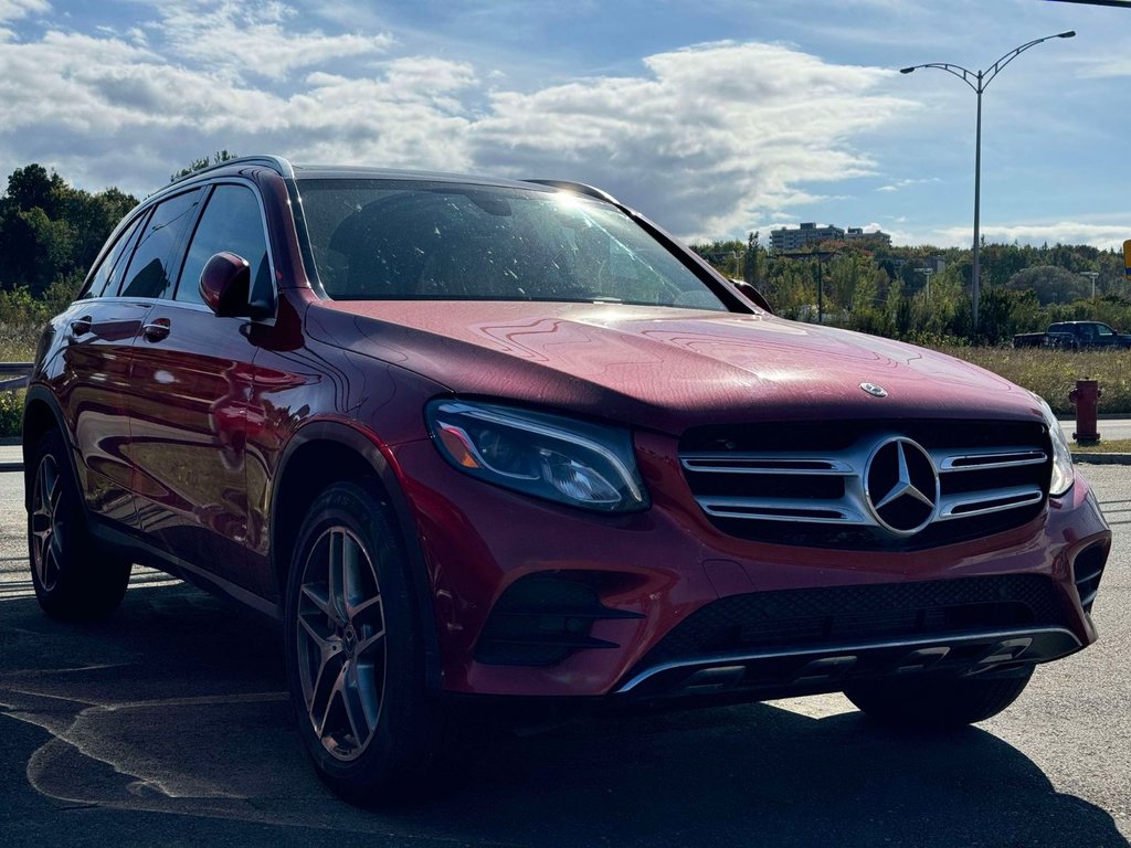 2019 Mercedes-Benz GLC 300*TOIT PANORAMIQUE* in Quebec, Quebec - 1 - w1024h768px