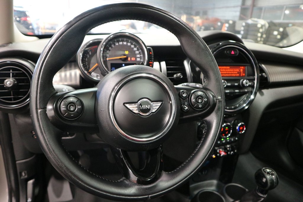 2016 MINI Cooper S*MANUELLE* in Quebec, Quebec - 16 - w1024h768px