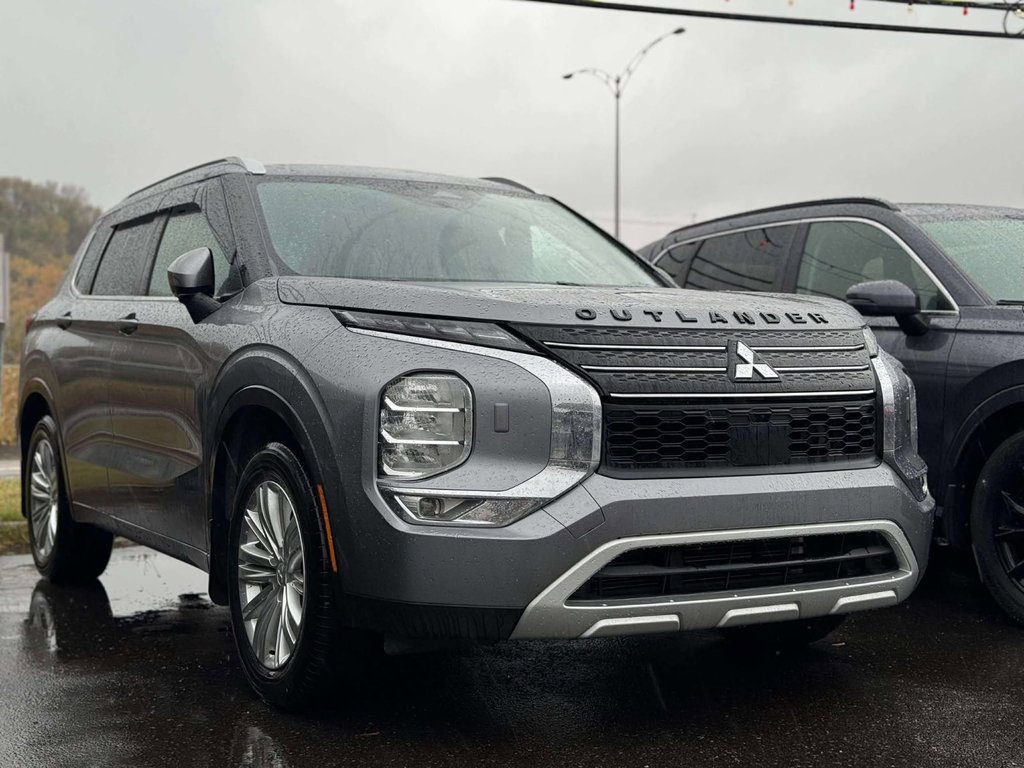 2023 Mitsubishi Outlander SE*7 PASSAGERS* in Quebec, Quebec - 1 - w1024h768px