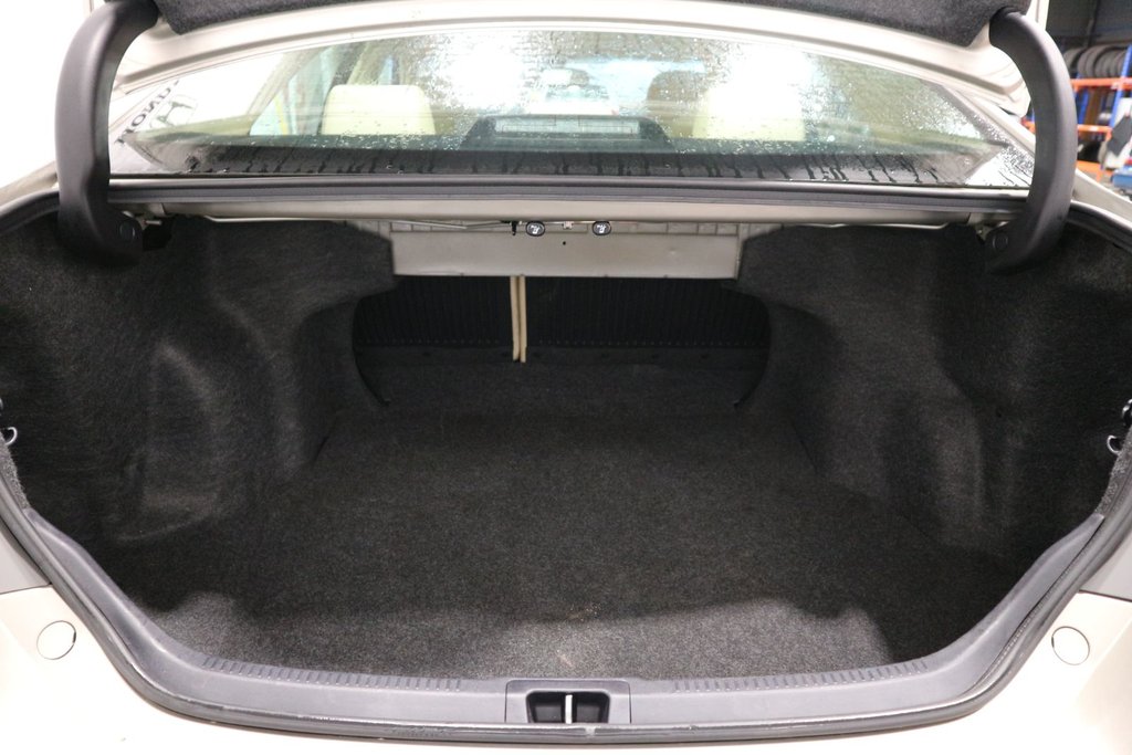 2016 Toyota Camry XLE*JAMAIS ACCIDENTÉ* in Quebec, Quebec - 29 - w1024h768px