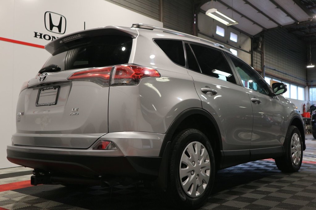 2017 Toyota RAV4 LE AWD*JAMAIS ACCIDENTÉ* in Quebec, Quebec - 9 - w1024h768px