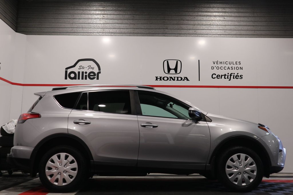 2017 Toyota RAV4 LE AWD*JAMAIS ACCIDENTÉ* in Quebec, Quebec - 10 - w1024h768px