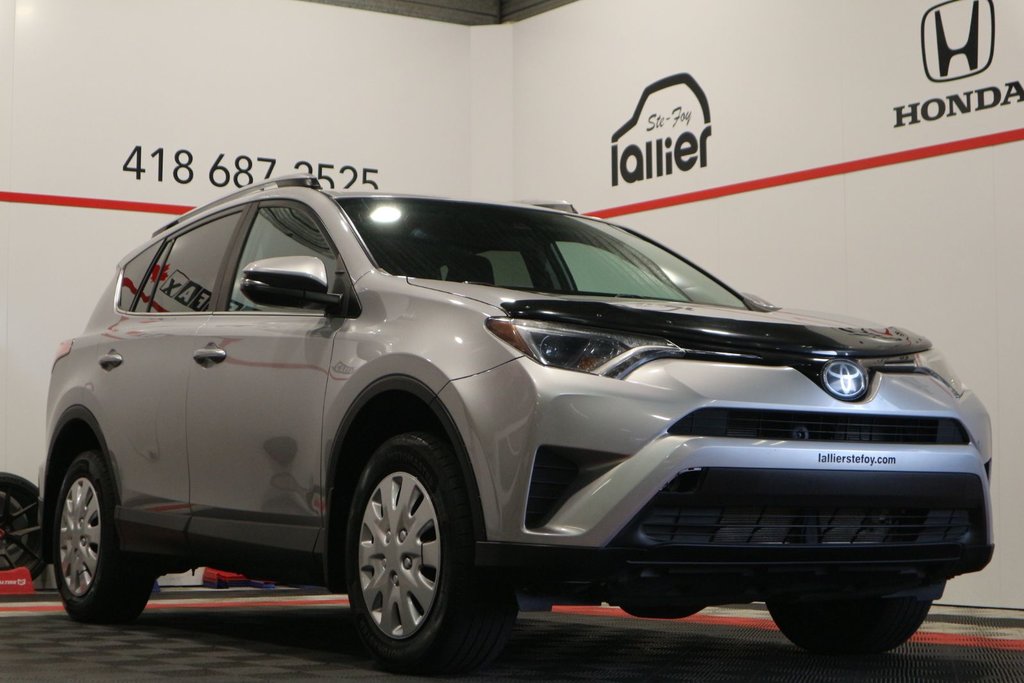 2017 Toyota RAV4 LE AWD*JAMAIS ACCIDENTÉ* in Quebec, Quebec - 1 - w1024h768px