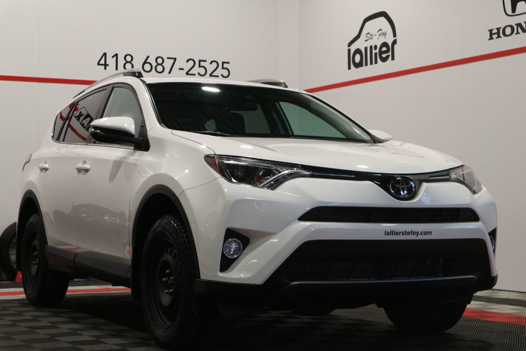 2018 Toyota RAV4 XLE*TOIT OUVRANT* in Quebec, Quebec - 1 - w1024h768px