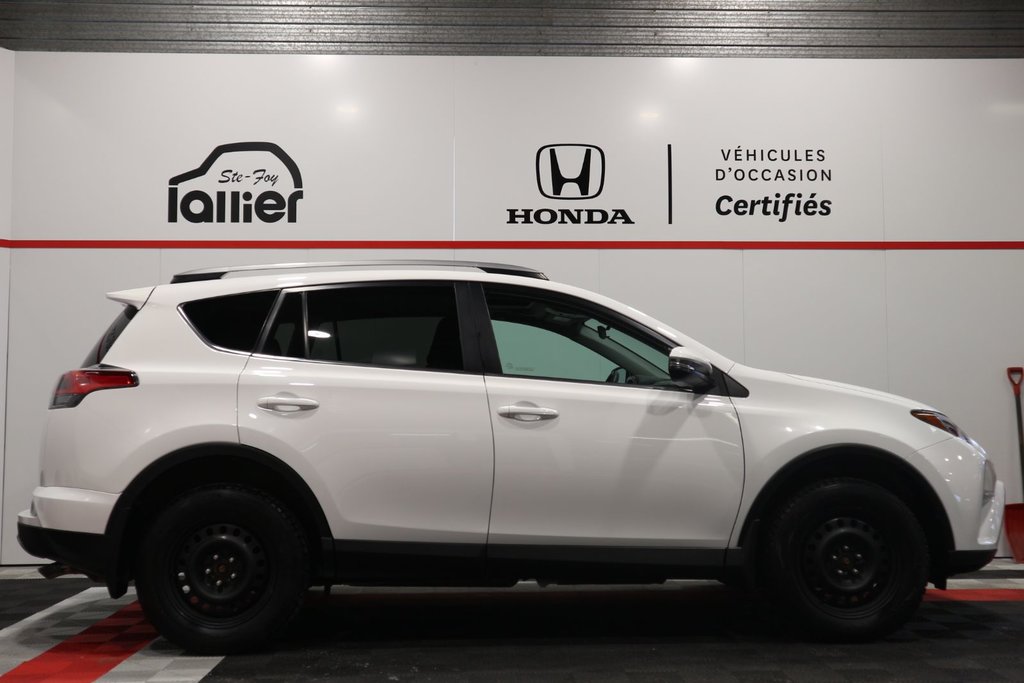 2018 Toyota RAV4 XLE*TOIT OUVRANT* in Quebec, Quebec - 10 - w1024h768px