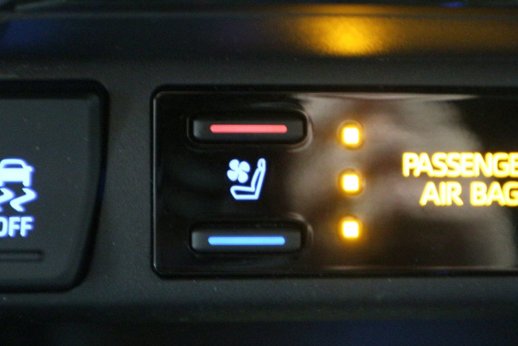 Toyota RAV4 Hybrid Limited*4X4* 2021 à Quebec, Québec - 25 - w1024h768px