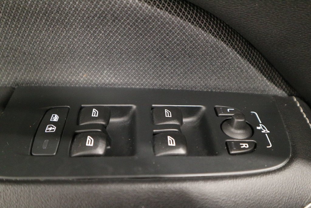 Volvo S60 R-Design*TOIT PANORAMIQUE* 2021 à Quebec, Québec - 17 - w1024h768px