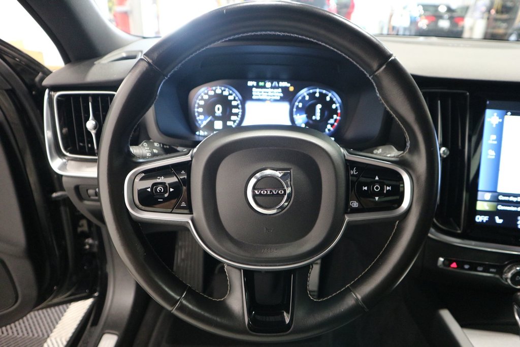 Volvo S60 R-Design*TOIT PANORAMIQUE* 2021 à Quebec, Québec - 21 - w1024h768px
