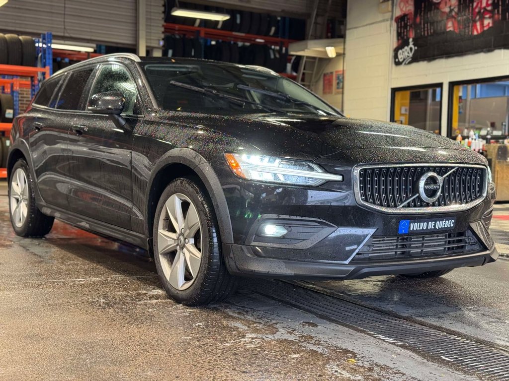 2022 Volvo V60 Cross Country T5*JAMAIS ACCIDENTÉ* in Quebec, Quebec - 1 - w1024h768px