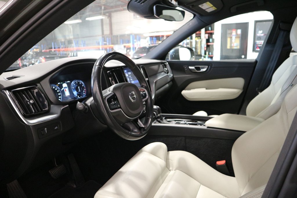 Volvo XC60 Momentum*TOIT PANORAMIQUE* 2018 à Québec, Québec - 14 - w1024h768px